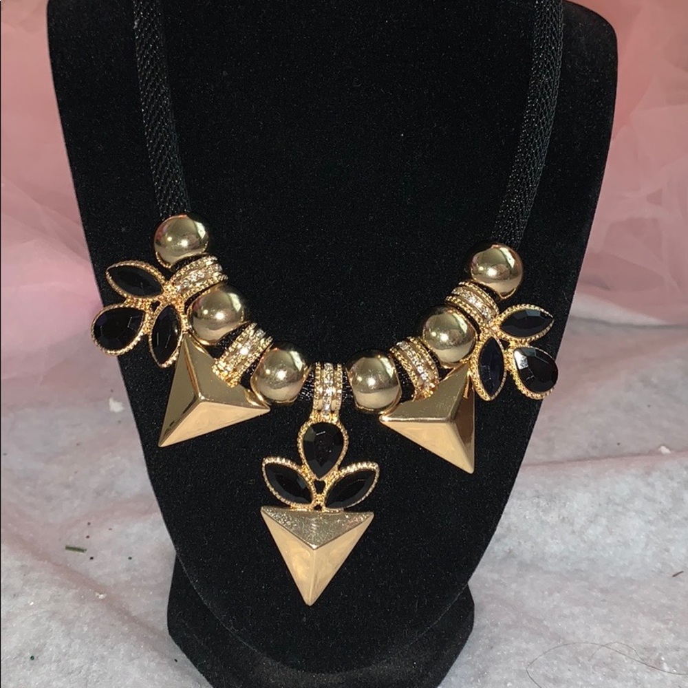 Black and gold statement necklace!